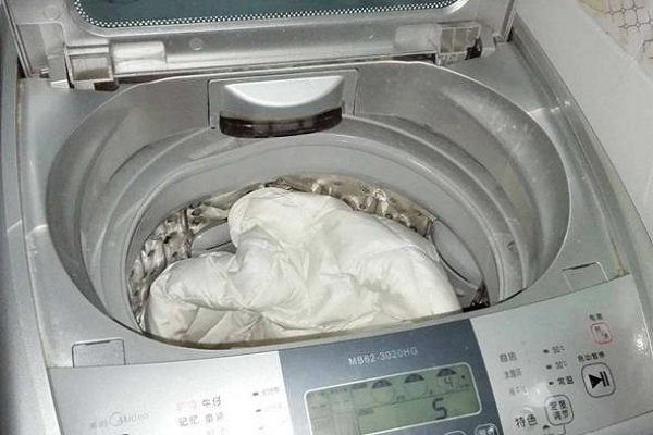 羽绒服可以用洗衣机洗吗
